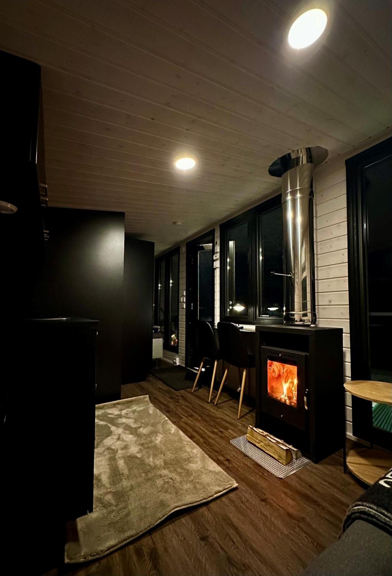Aurora Forest Lodge روفانييمي الغرفة الصورة